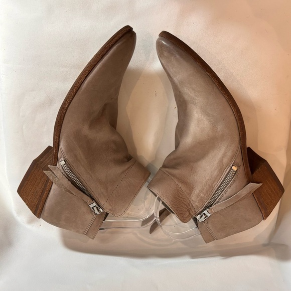 SAM EDELMAN Sz 10 Boots Stacked Heel Supple Leather Double Zipper Closure Ankle - Picture 5 of 7